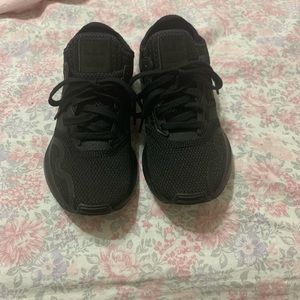 Adidas (black)